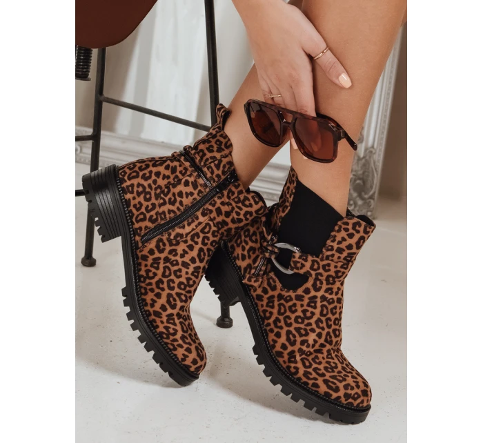 Dámské semišové kozačky s leopardím vzorem model 21994335 - Dstreet