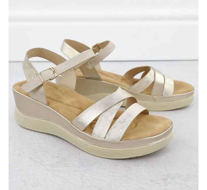 Dámské zlaté sandály na podpatku Vinceza 15358