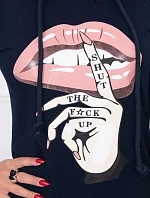 Šaty s delšími zády a barevným potiskem v tmavě modré barvě