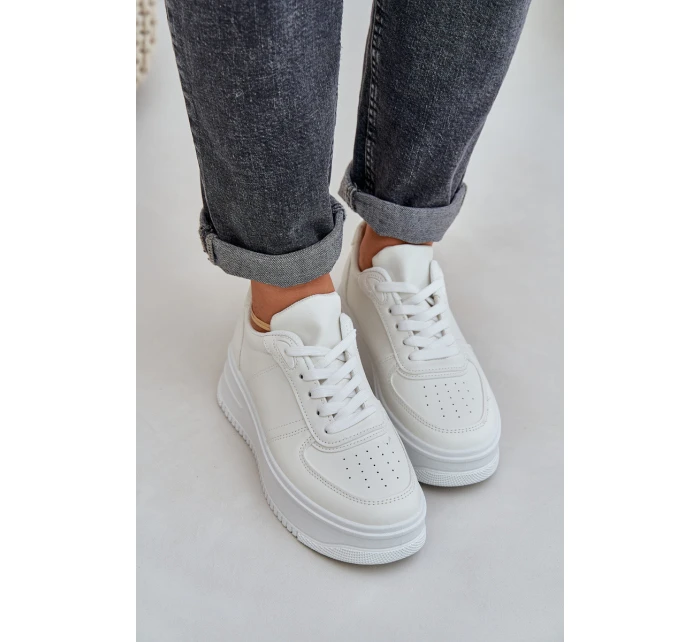 Dámské Tenisky Na Platformě S Dekorativním Šněrováním Bílé model 21684949 - Boto Dámské Tenisky Na Platformě S Dekorativním Šněrováním Bílé model 21684949 - Boto