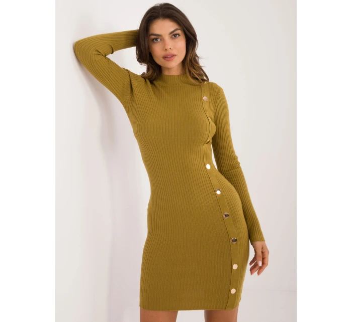 Šaty AT SK 2345 2.32 olivově zelená Šaty AT SK 2345 2.32 olivově zelená