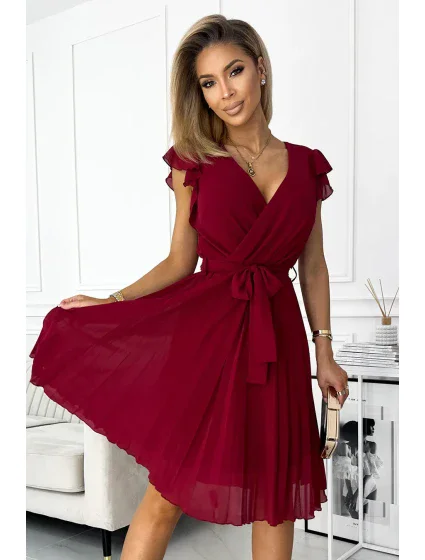 Dámské plisované šaty ve vínové bordó barvě s výstřihem a volánky model 17921506 - numoco