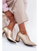 Kožené dámské lodičky na podpatku model 22125761 Zlato - Maciejka