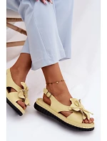 Kožené dámské sandály s ozdobným květem Vinceza 66917 Žluté