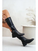 Dámské zateplené kozačky na plochém podpatku se zlatou sponou černé model 21671225 - Boto Dámské zateplené kozačky na plochém podpatku se zlatou sponou černé model 21671225 - Boto