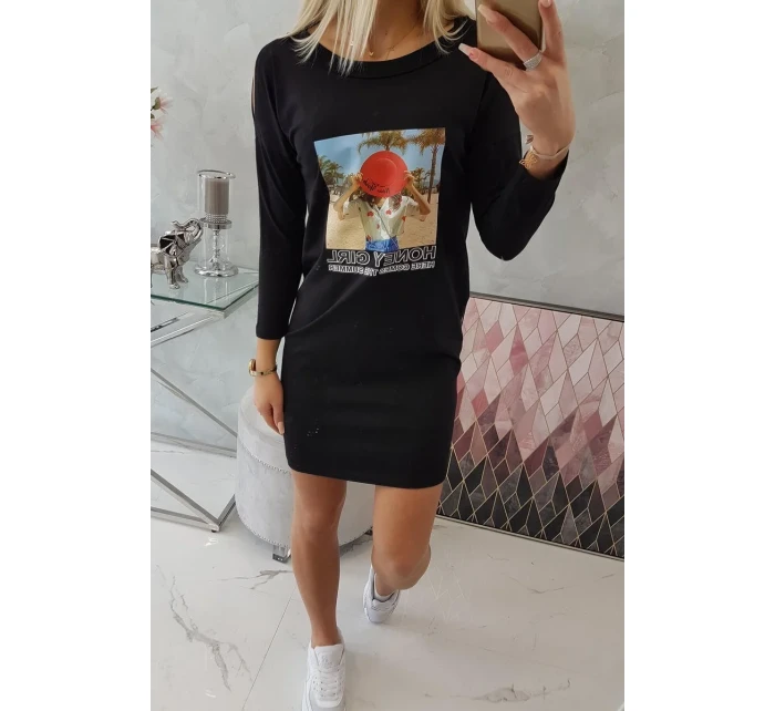 Šaty s potiskem Honey model 18744046 černé - K-Fashion Šaty s potiskem Honey model 18744046 černé - K-Fashion