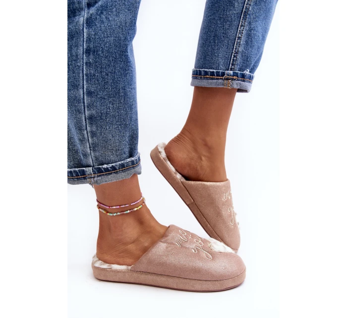 Lesklé dámské pantofle růžové model 21641371 - Boto Lesklé dámské pantofle růžové model 21641371 - Boto