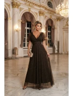 dlouhé lesklé šaty s výstřihem a krátkými rukávy čokoládové model 21781178 - numoco basic