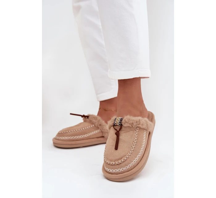 Dámské chlupaté papuče s kožíškem a výšivkou – béžové Perivelle Dámské chlupaté papuče s kožíškem a výšivkou – béžové Perivelle