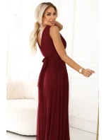 Večerní dlouhé šaty s  a hlubokým výstřihem bordó model 21418737 - numoco basic