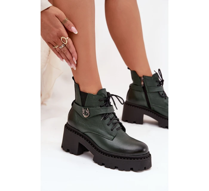 Kožené dámské boty na klínku s ozdobným páskem zateplené Zazoo 60557 tmavě zelené