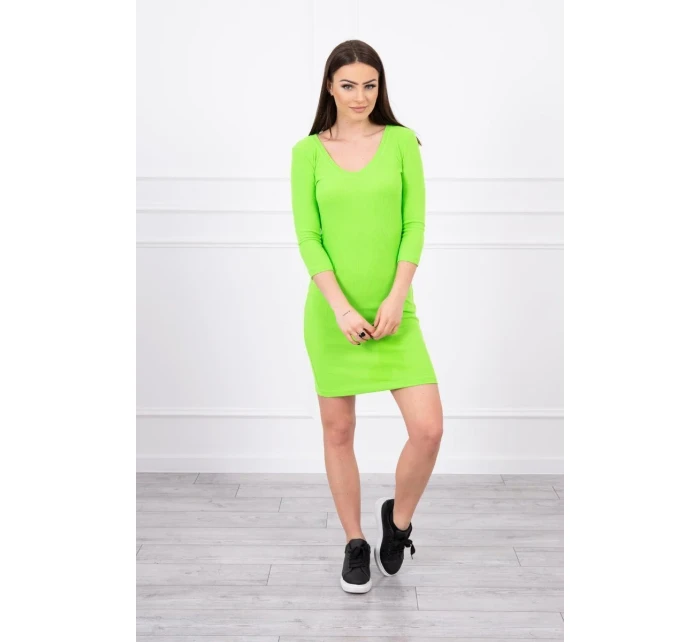 Přiléhavé šaty se zeleným neonovým výstřihem Přiléhavé šaty se zeleným neonovým výstřihem
