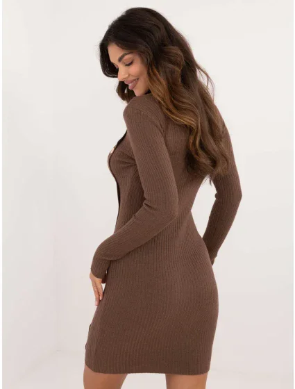 Šaty AT SK 2345 2.32 hnědá Šaty AT SK 2345 2.32 hnědá