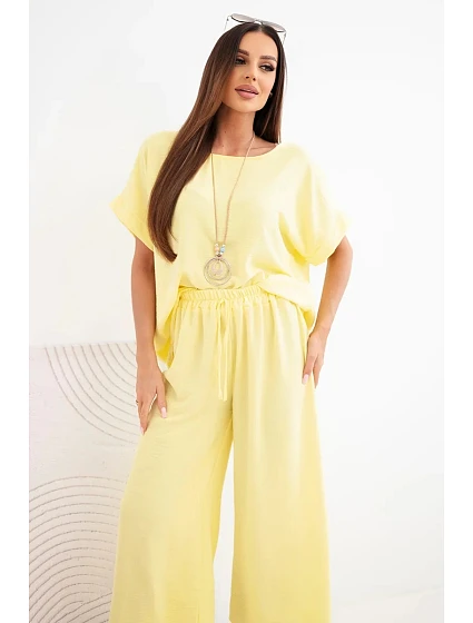 Dámský viskózový komplet halenka s krátkým rukávem a kalhoty se širokými nohavicemi žlutý