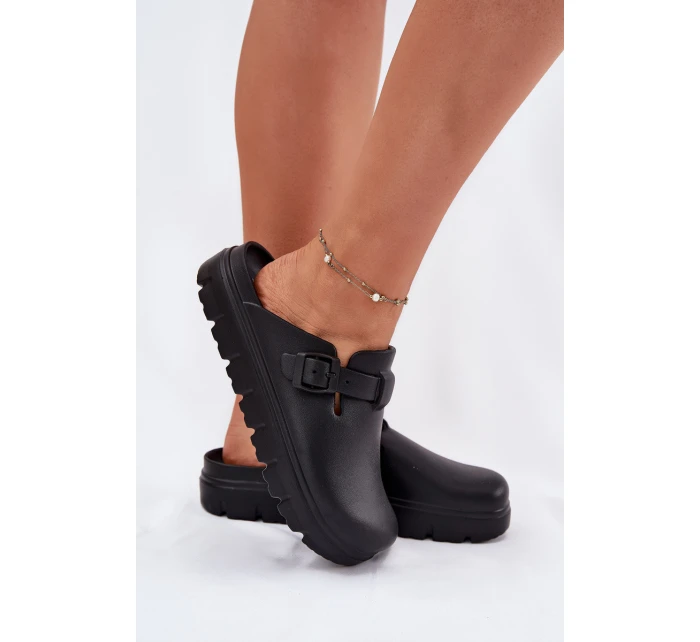 Dámské Pěnové Pantofle S Páskem A Přezkou Černé model 21698500 - EVENTO Dámské Pěnové Pantofle S Páskem A Přezkou Černé model 21698500 - EVENTO