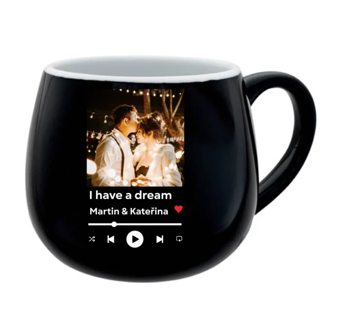 Hrneček s vlastním odkazem na oblíbenou písničku