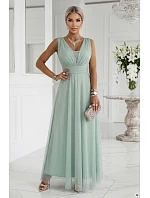 Dlouhé maxi šaty s a hlubokým výstřihem pistáciová barva model 22082632 - numoco basic Dlouhé maxi šaty s a hlubokým výstřihem pistáciová barva model 22082632 - numoco basic