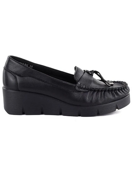 Černé mokasíny model 22068772 kožené polobotky na podpatku - VINCEZA