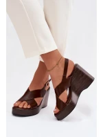 Dámské sandály z eko kůže na platformě Čokoládové model 21937446 - Boto