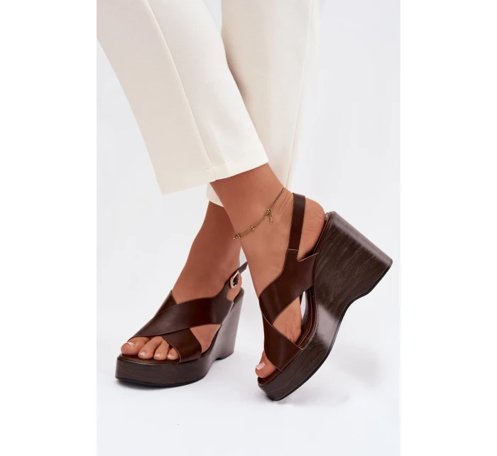 Dámské sandály z eko kůže na platformě Čokoládové model 21937446 - Boto