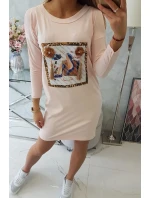 Šaty s 3D grafikou a zdobenými volánky pudrově růžové Šaty s 3D grafikou a zdobenými volánky pudrově růžové