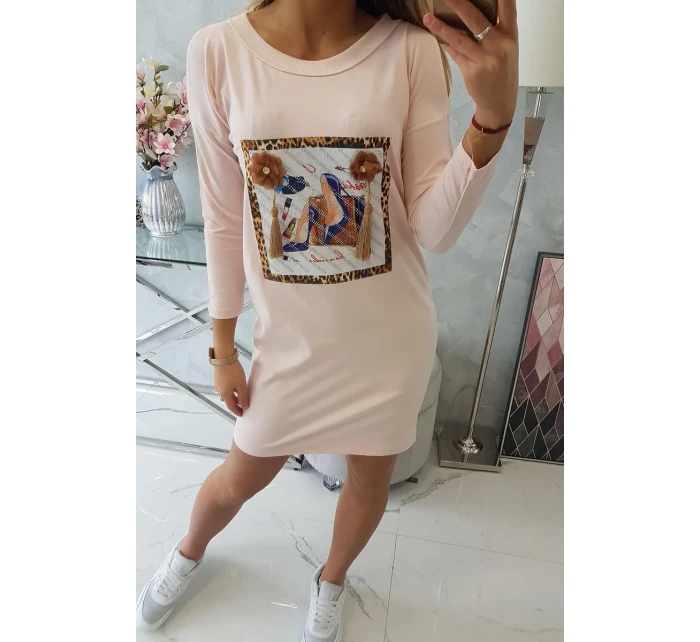 Šaty s 3D grafikou a zdobenými volánky pudrově růžové Šaty s 3D grafikou a zdobenými volánky pudrově růžové