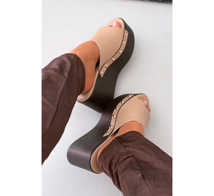 Dámské nazouváky na platformě s béžové model 21918817 - Boto Dámské nazouváky na platformě s béžové model 21918817 - Boto