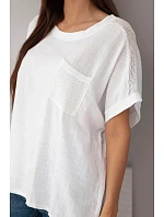 Dámská bavlněná oversize halenka s kapsou a model 22214673 bílá - K-Fashion Dámská bavlněná oversize halenka s kapsou a model 22214673 bílá - K-Fashion