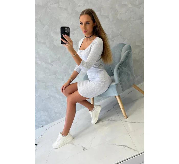 Šaty s výstřihem na knoflíky světle šedé