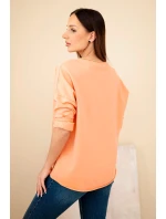 Dámská bavlněná blůza s model 21890118 květinami a V výstřihem meruňková - K-Fashion