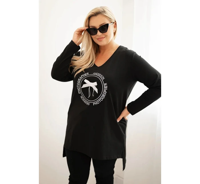 Dámská blůza s delší zadní částí a potiskem černá