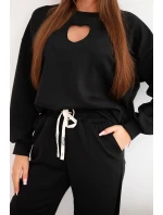 Dámská souprava model 21921202 s výřezem ve tvaru srdce černý - K-Fashion Dámská souprava model 21921202 s výřezem ve tvaru srdce černý - K-Fashion