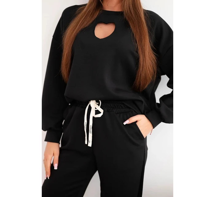 Dámská souprava model 21921202 s výřezem ve tvaru srdce černý - K-Fashion Dámská souprava model 21921202 s výřezem ve tvaru srdce černý - K-Fashion