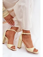 Dámské sandály na podpatku z umělé kůže žluté Melvra