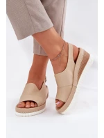 Dámské kožené sandály na klínu model 21696009 béžové - Artiker