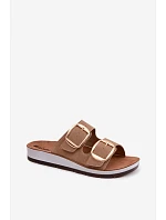 Dámské pantofle se zlatými sponami model 22094931 světle hnědé - Inblu Dámské pantofle se zlatými sponami model 22094931 světle hnědé - Inblu