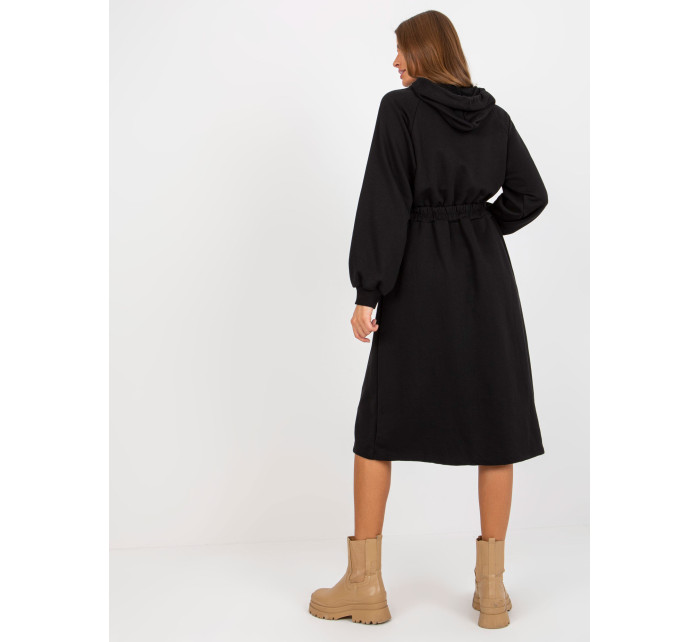 Černé rozevláté mikinové šaty s kapucí