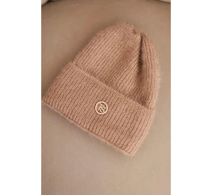 Dámská zimní čepice model 21441752 s ozdobným knoflíkem světle camelová - K-Fashion Dámská zimní čepice model 21441752 s ozdobným knoflíkem světle camelová - K-Fashion
