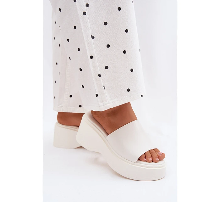 Dámské nazouváky na platformě bílé model 22107205 - Boto