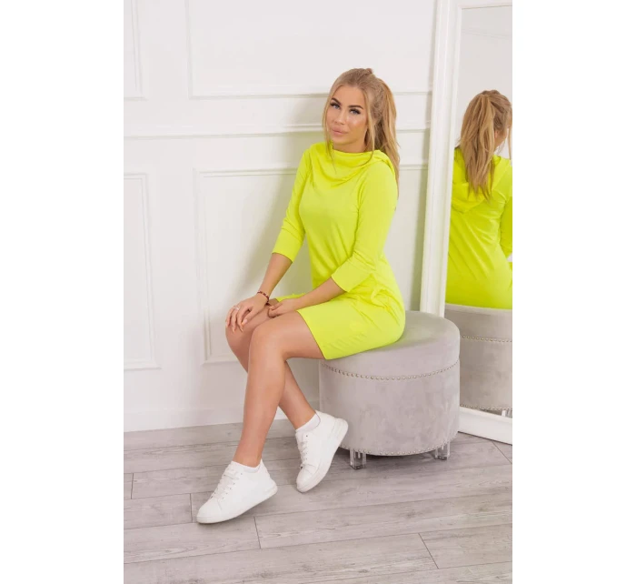 Šaty s kapucí a kapsami žluté neonové barvy