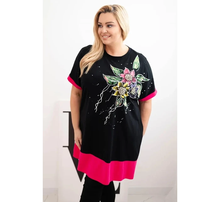Dámská tunika Plus Size s květinovým vzorem a ozdobnými perličkami fuchsiová
