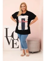 Dámská bavlněná halenka Plus Size s potiskem „Day Dream“ černá + tmavě modrá Dámská bavlněná halenka Plus Size s potiskem „Day Dream“ černá + tmavě modrá