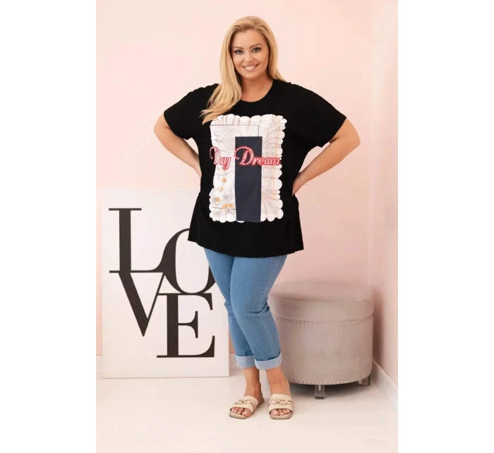 Dámská bavlněná halenka Plus Size s potiskem „Day Dream“ černá + tmavě modrá Dámská bavlněná halenka Plus Size s potiskem „Day Dream“ černá + tmavě modrá