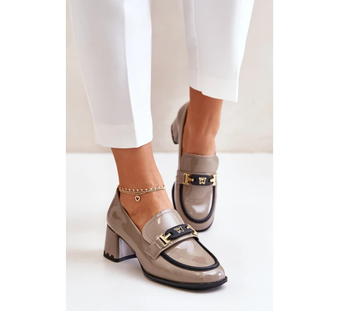 Lakované Dámské Polobotky Na Podpatku S Dekorací Béžové model 21673919 - Artiker