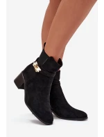 Zateplené dámské boty se zlatou ozdobou na podpatku černé model 21707037 - Boto