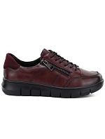 Dámské kožené polobotky na platformě v bordové barvě model 22343096 - VINCEZA Dámské kožené polobotky na platformě v bordové barvě model 22343096 - VINCEZA