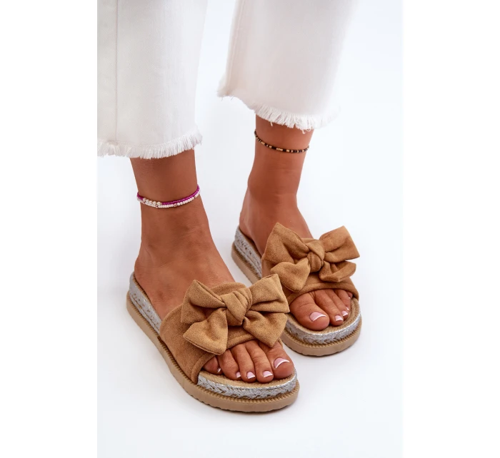 Dámské žabky na platformě s mašlí Camel model 21653345 - Boto Dámské žabky na platformě s mašlí Camel model 21653345 - Boto