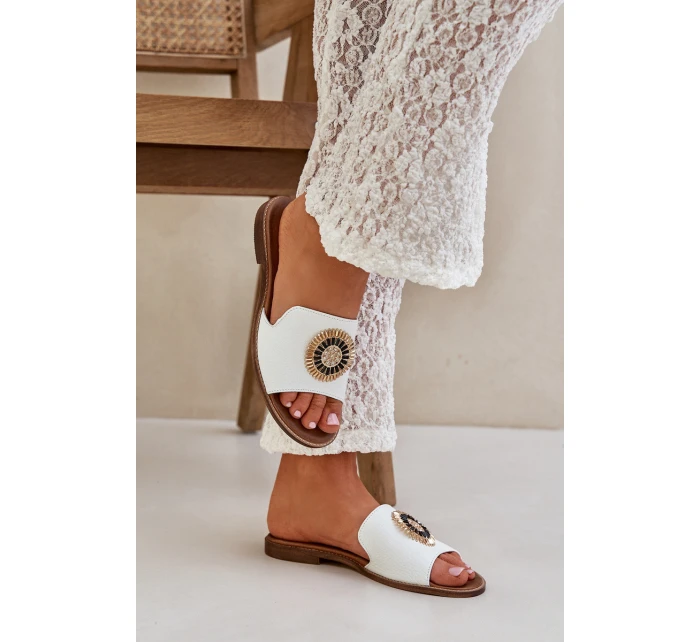 Kožené Pantofle S Dekorací Na Plochém Podpatku Bílé Lewski model 21682268 - Boto Kožené Pantofle S Dekorací Na Plochém Podpatku Bílé Lewski model 21682268 - Boto