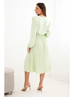 Šaty na zavazování s plisovaným spodkem jablečný Šaty na zavazování s plisovaným spodkem jablečný