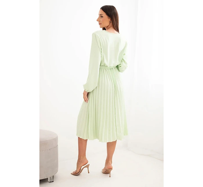 Šaty na zavazování s plisovaným spodkem jablečný Šaty na zavazování s plisovaným spodkem jablečný